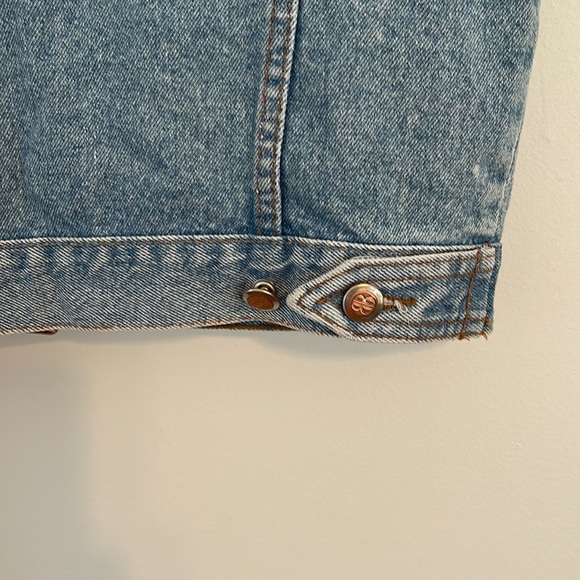 Vintage Bill Blass Made in Turkey Light Denim Vest- Size Medium - Picture 3 of 7